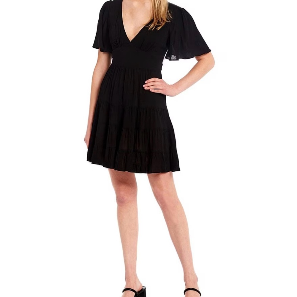 Lined black dress with flutter sleeves